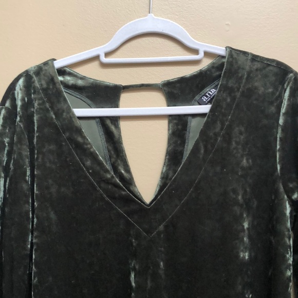 Flare sleeved forest green minidress, velveteen. - Picture 4 of 9
